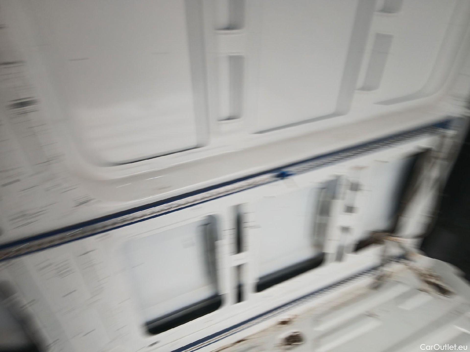  Volkswagen  Crafter VOLKSWAGEN  / 2017 / 4P / furgón 30 Furgón BM TN L3H2 2.0TDI 103kW(140CV) #65