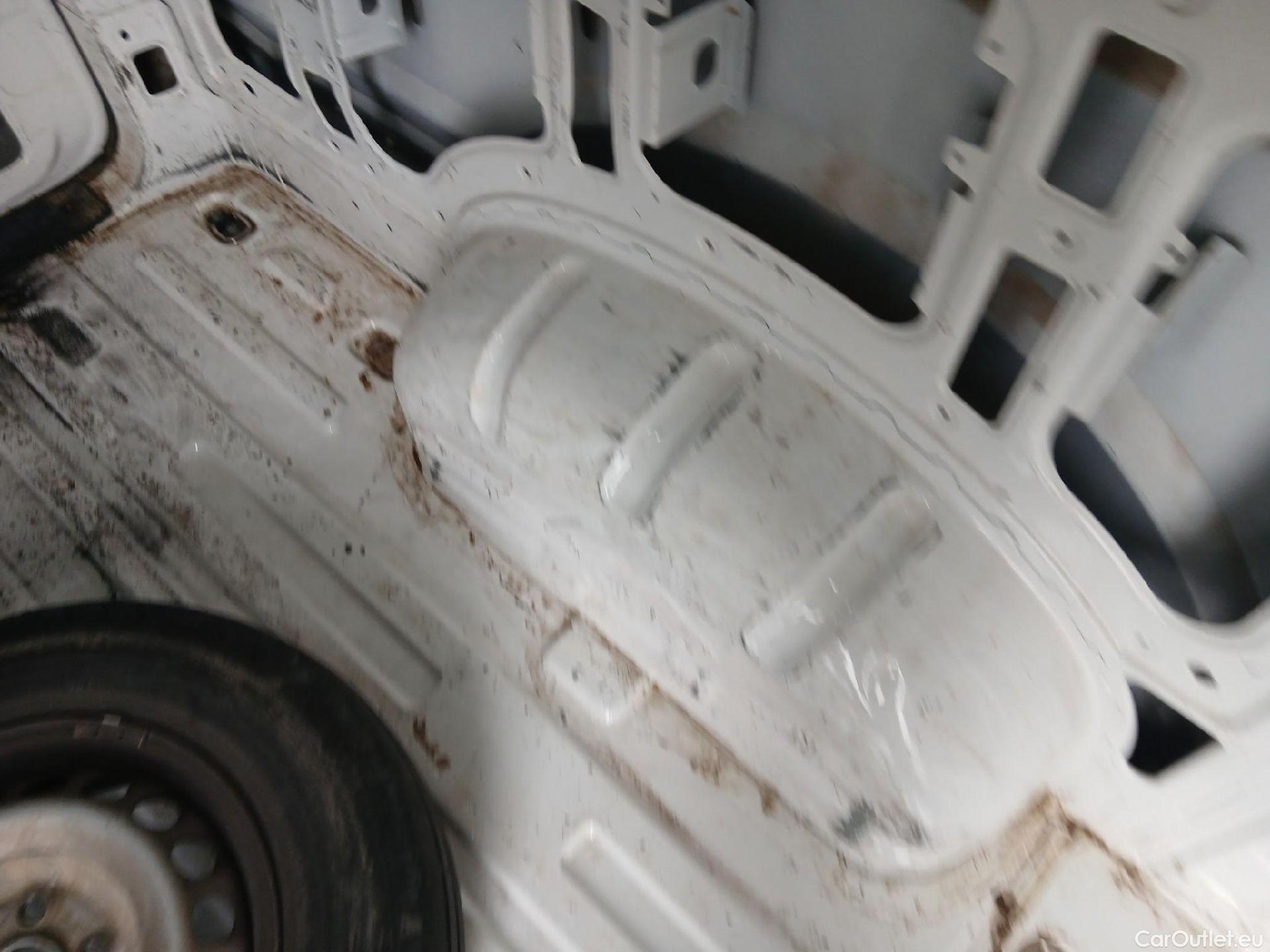  Volkswagen  Crafter VOLKSWAGEN  / 2017 / 4P / furgón 30 Furgón BM TN L3H2 2.0TDI 103kW(140CV) #59