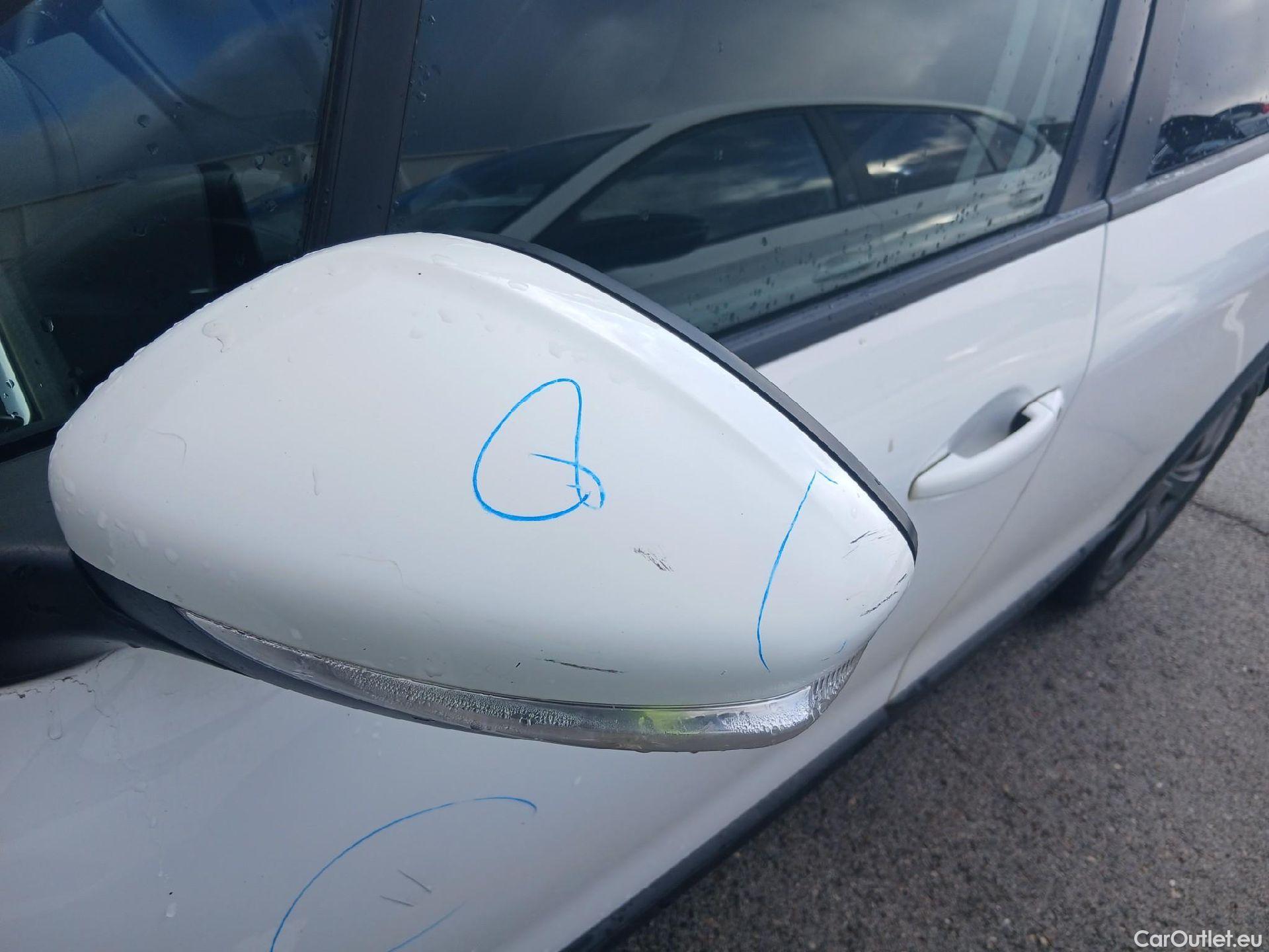  Peugeot  2008 PEUGEOT  / 2016 / 5P / todoterreno Signature BlueHDi 100 S&S 5 Vel. MAN #33