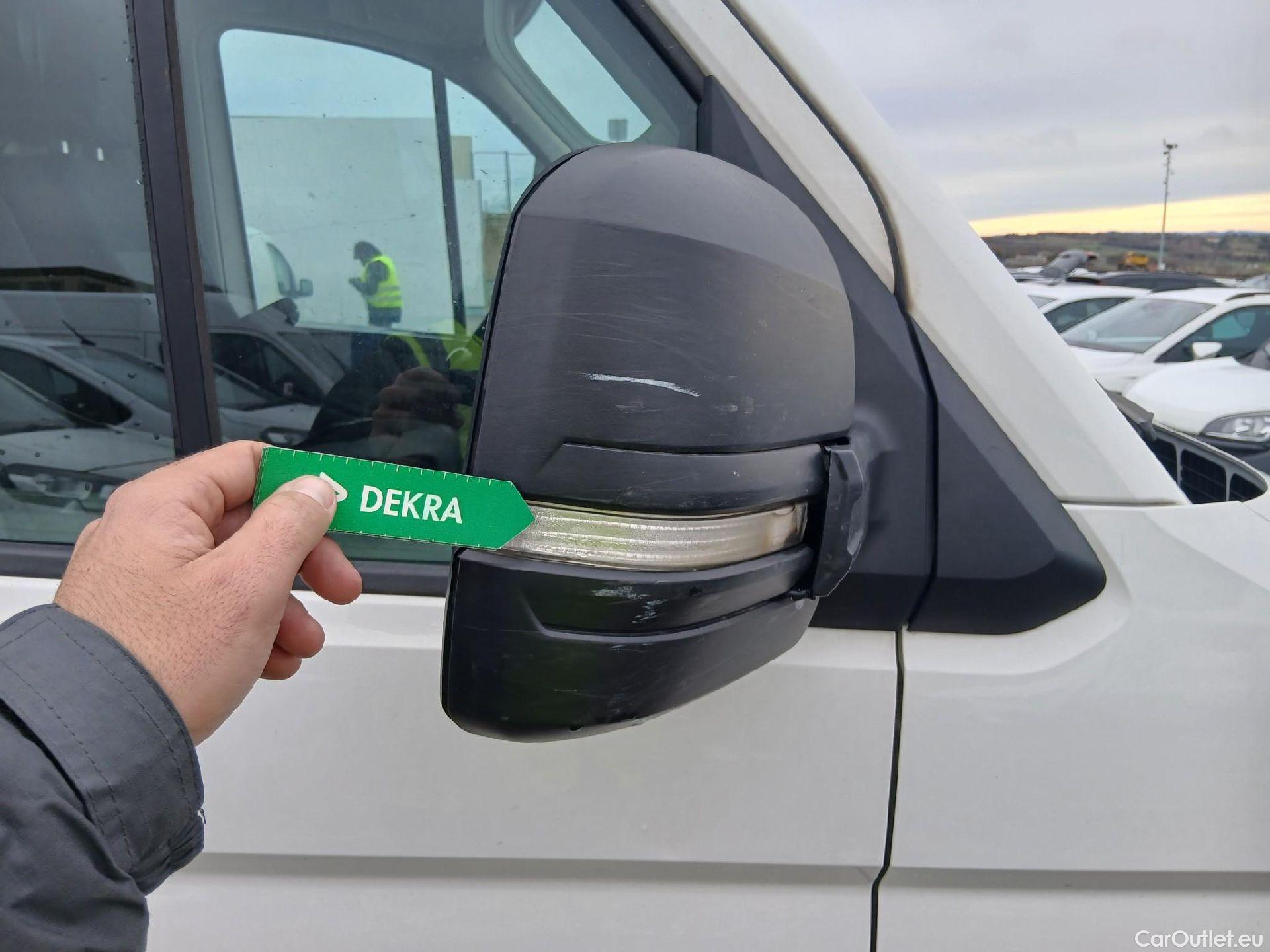  Volkswagen  Crafter VOLKSWAGEN  / 2017 / 4P / furgón 30 Furgón BM TN L3H2 2.0TDI 103kW(140CV) #54