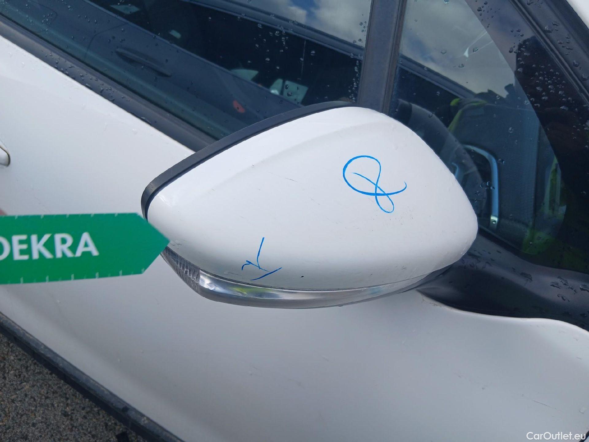  Peugeot  2008 PEUGEOT  / 2016 / 5P / todoterreno Signature BlueHDi 100 S&S 5 Vel. MAN #56