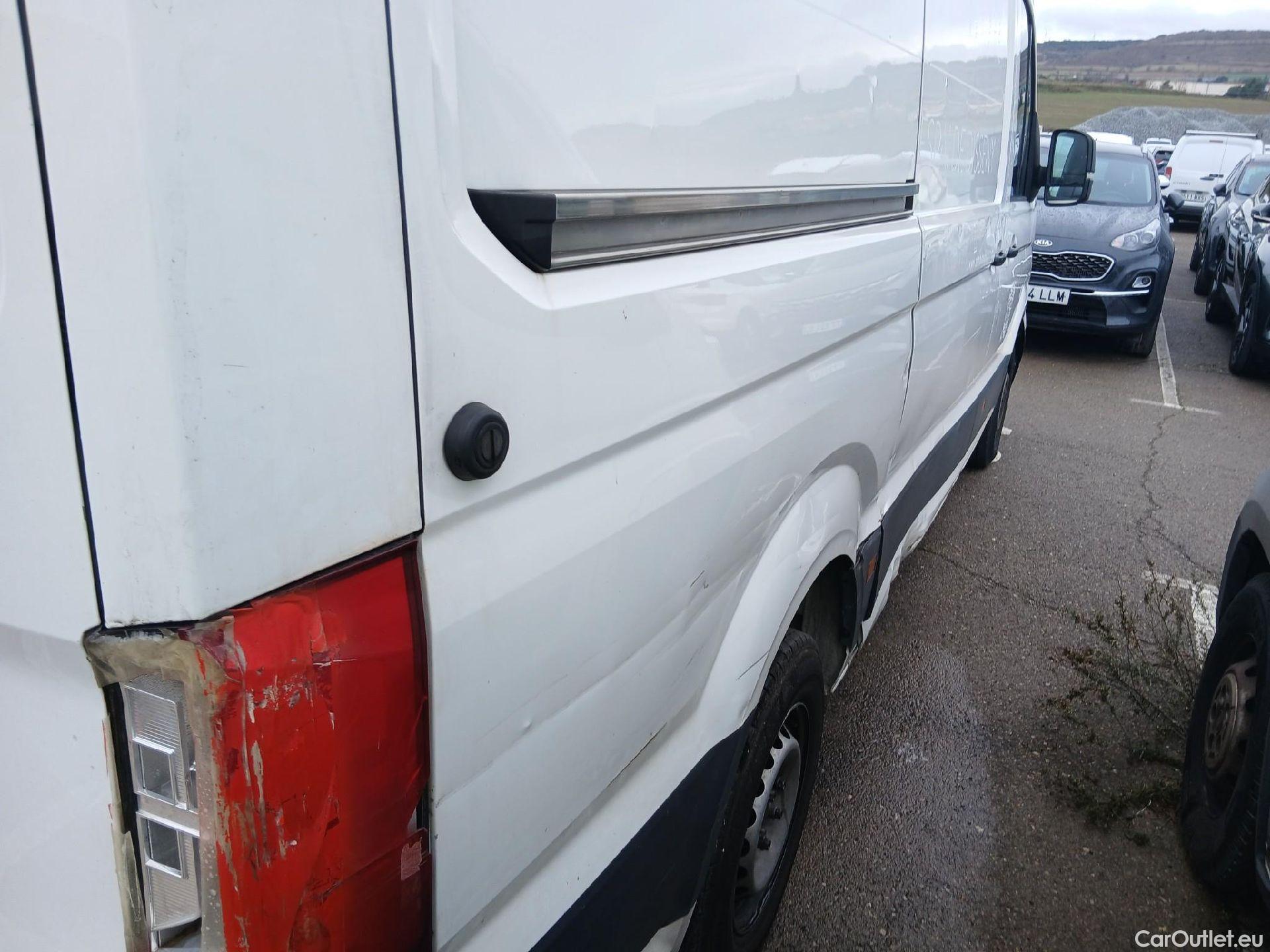  Volkswagen  Crafter VOLKSWAGEN  / 2017 / 4P / furgón 30 Furgón BM TN L3H2 2.0TDI 103kW(140CV) #42