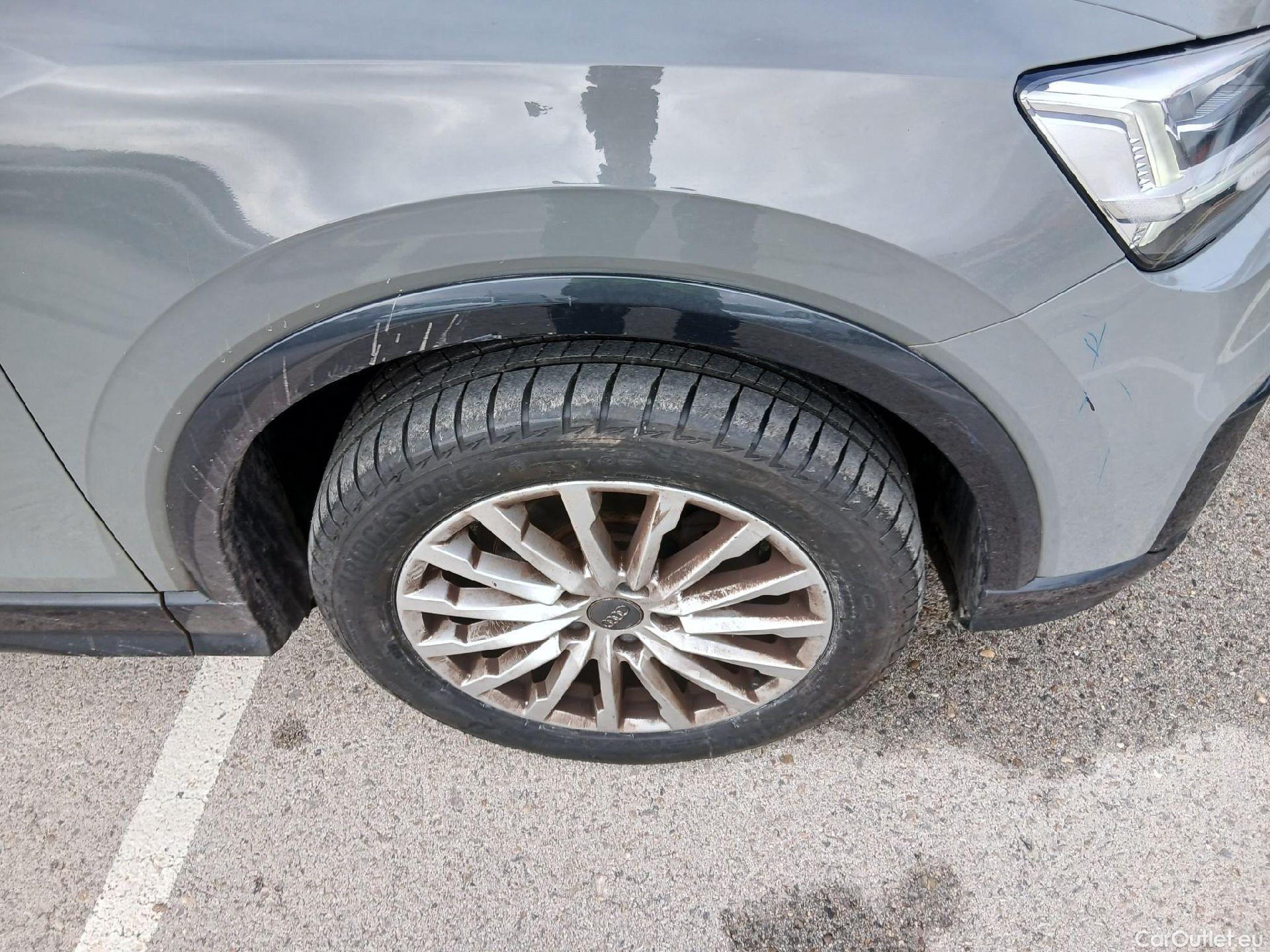  Audi  Q2 AUDI  / 2016 / 5P / todoterreno Design 30 TFSI 85kW (116CV) #40