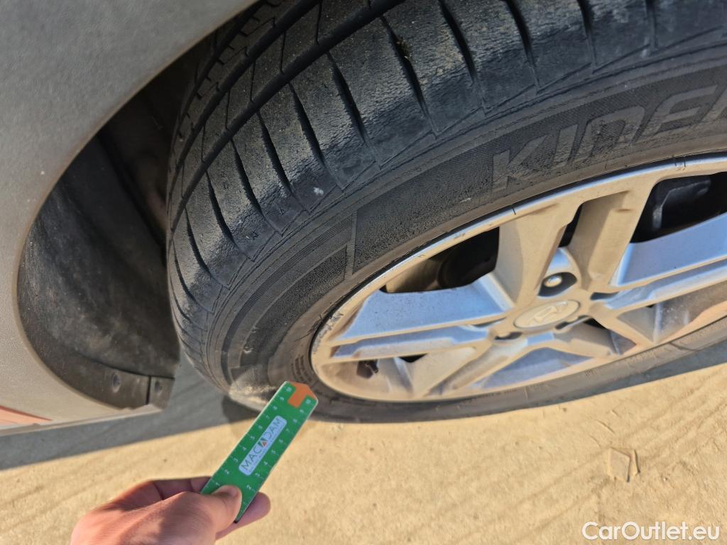  Hyundai  Konna HYUNDAI Kona / 2017 / 5P / todoterreno 1.0 TGDi Klass 4x2 #6