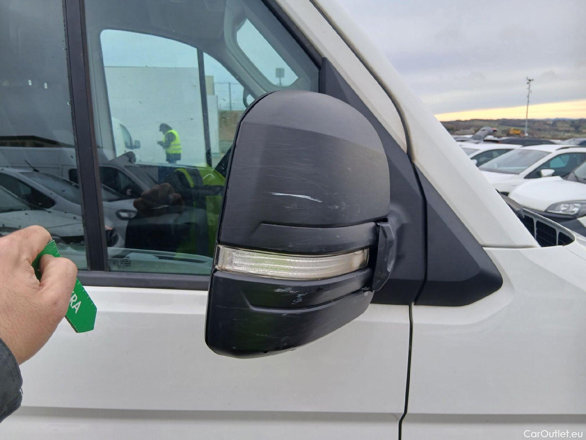  Volkswagen  Crafter VOLKSWAGEN  / 2017 / 4P / furgón 30 Furgón BM TN L3H2 2.0TDI 103kW(140CV) #56