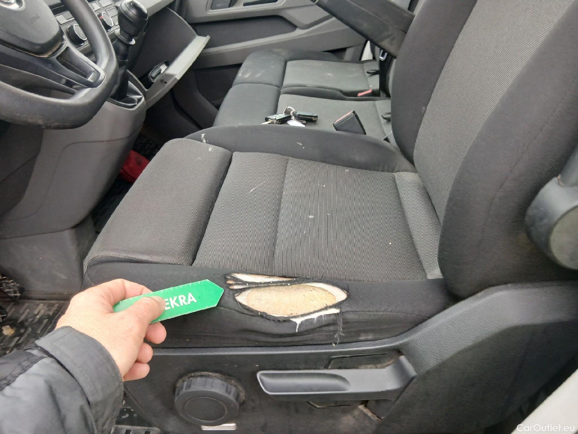  Volkswagen  Crafter VOLKSWAGEN  / 2017 / 4P / furgón 30 Furgón BM TN L3H2 2.0TDI 103kW(140CV) #68