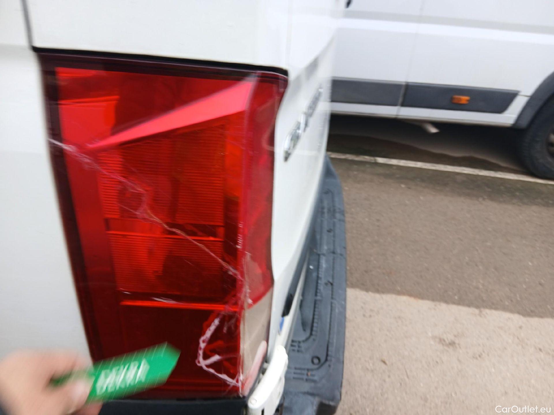  Volkswagen  Crafter VOLKSWAGEN  / 2017 / 4P / furgón 30 Furgón BM TN L3H2 2.0TDI 103kW(140CV) #26