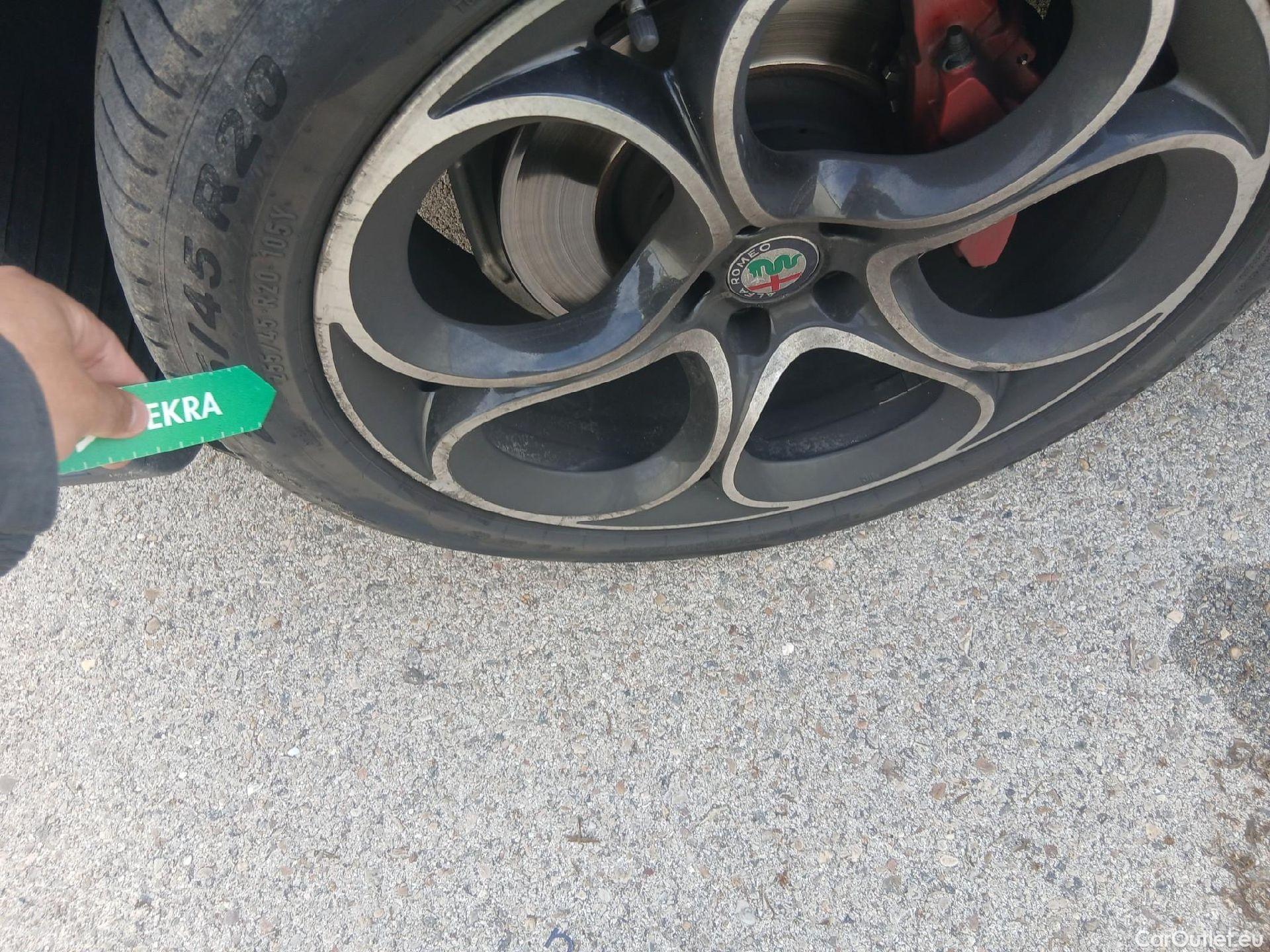  Alfa Romeo   STELVIO Alfa Romeo / 2017 / 5P / todoterreno 2.0 Gasolina 206kW (280CV) Executive AWD #12