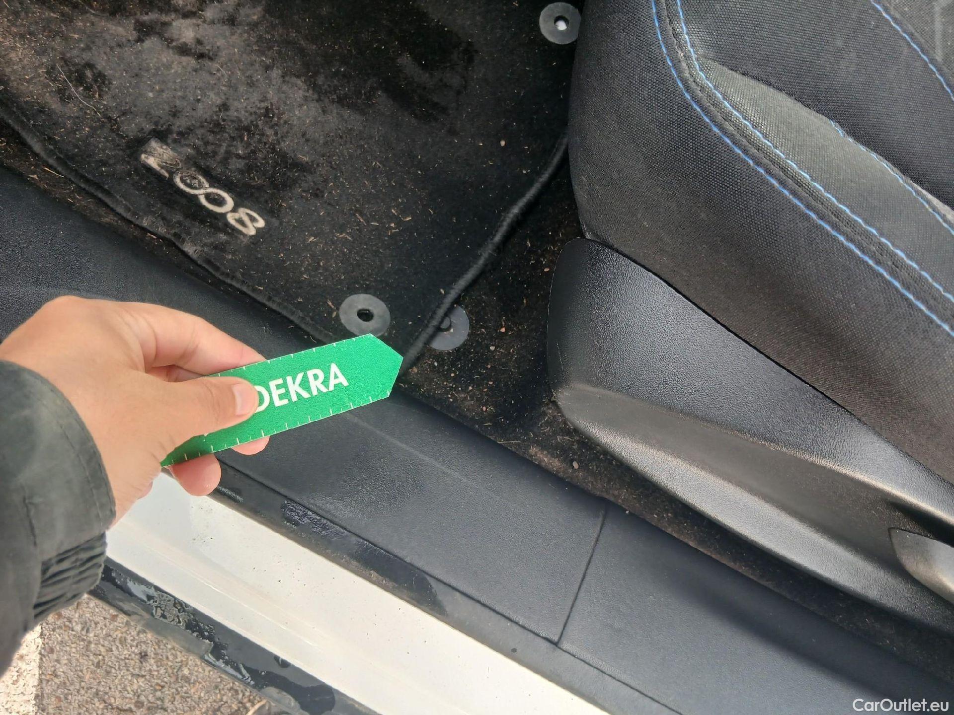  Peugeot  2008 PEUGEOT  / 2016 / 5P / todoterreno Signature BlueHDi 100 S&S 5 Vel. MAN #10