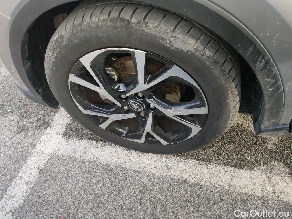  Toyota  C-HR TOYOTA  / 2016 / 5P / todoterreno 1.8 125H Advance (CX) #1