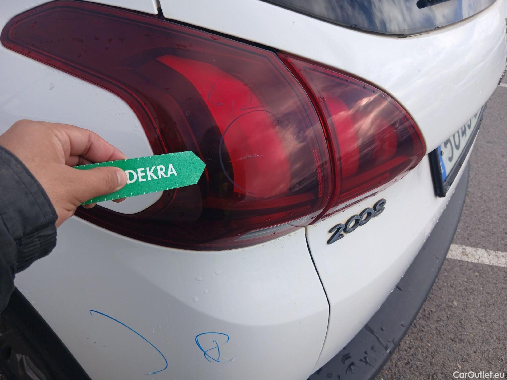  Peugeot  2008 PEUGEOT  / 2016 / 5P / todoterreno Signature BlueHDi 100 S&S 5 Vel. MAN #42