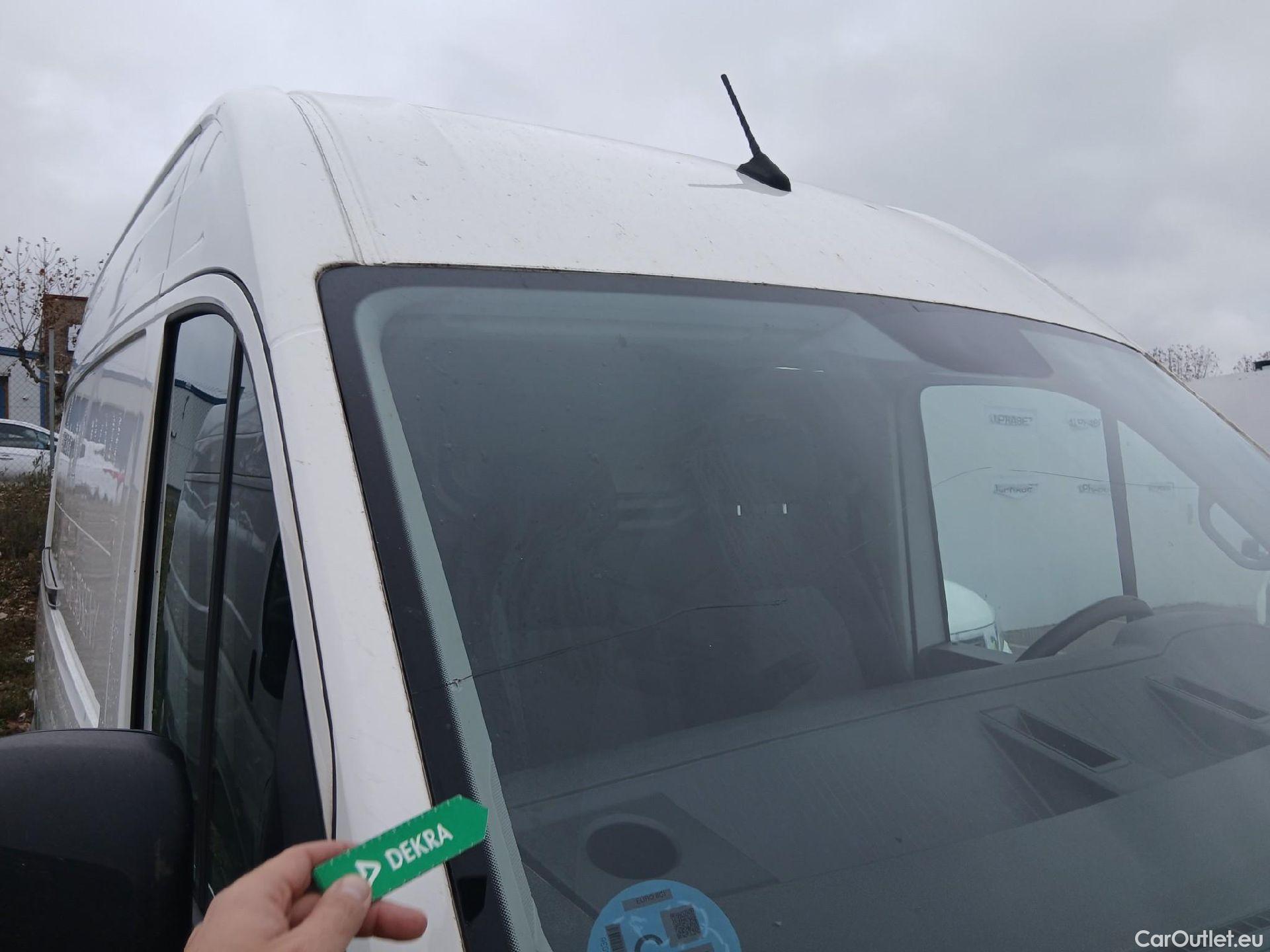  Volkswagen  Crafter VOLKSWAGEN  / 2017 / 4P / furgón 30 Furgón BM TN L3H2 2.0TDI 103kW(140CV) #2