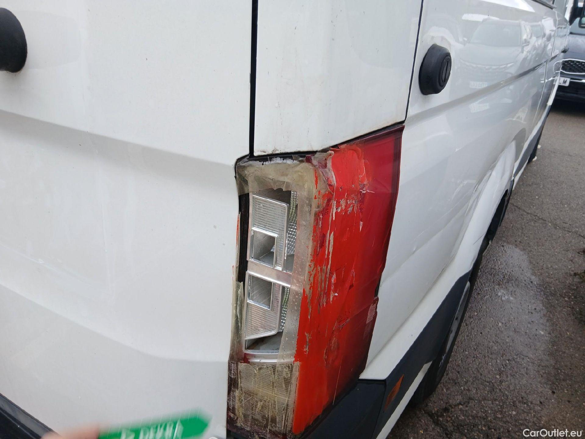  Volkswagen  Crafter VOLKSWAGEN  / 2017 / 4P / furgón 30 Furgón BM TN L3H2 2.0TDI 103kW(140CV) #36