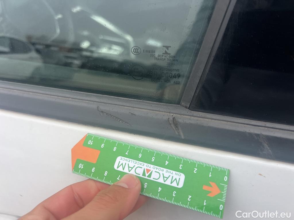  Peugeot  3008 PEUGEOT  / 2016 / 5P / todoterreno 1.5 BlueHDi 96kW (130CV) S&S Allure EAT8 #57