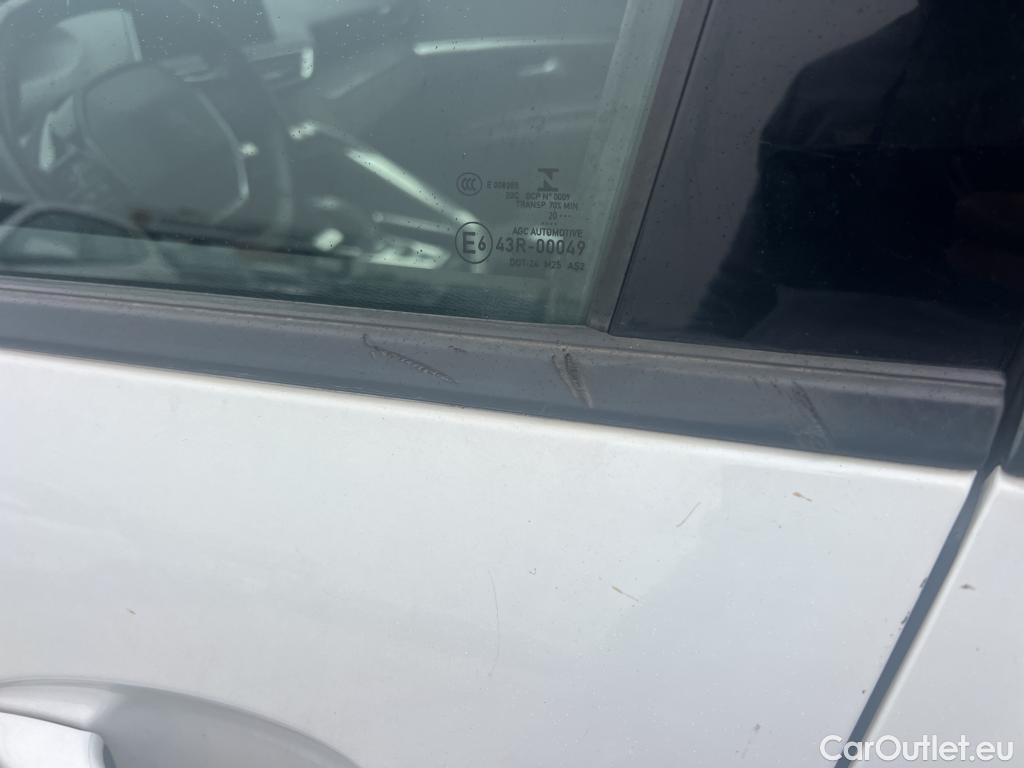  Peugeot  3008 PEUGEOT  / 2016 / 5P / todoterreno 1.5 BlueHDi 96kW (130CV) S&S Allure EAT8 #56