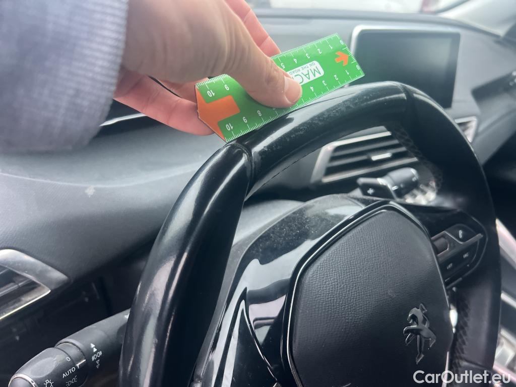  Peugeot  3008 PEUGEOT  / 2016 / 5P / todoterreno 1.5 BlueHDi 96kW (130CV) S&S Allure EAT8 #40