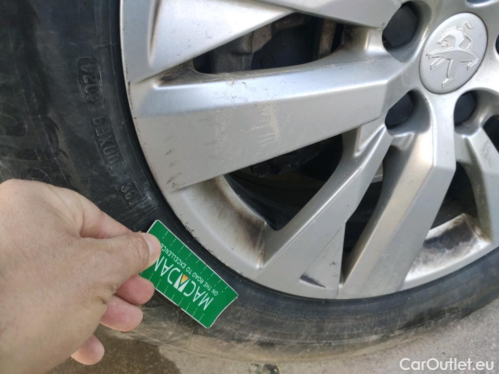  Peugeot  3008 PEUGEOT  / 2020 / 5P / todoterreno 1.5 BlueHDi 96kW (130CV) S&S Active Pack (AC3) #17