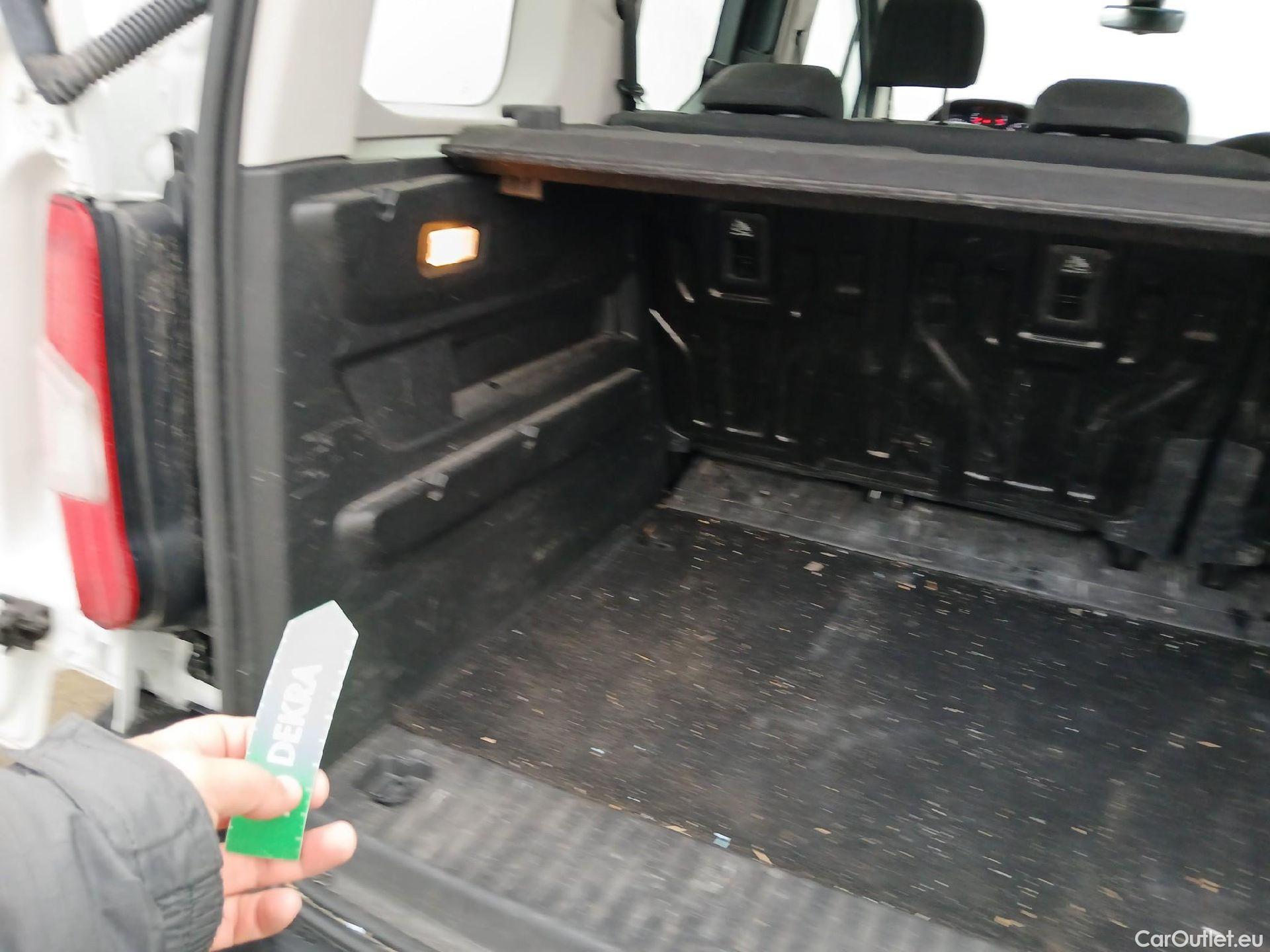  Peugeot  RIFTER PEUGEOT  / 2018 / 5P / monovolumen compacto Active Pack Standard BlueHDi 73kW #9