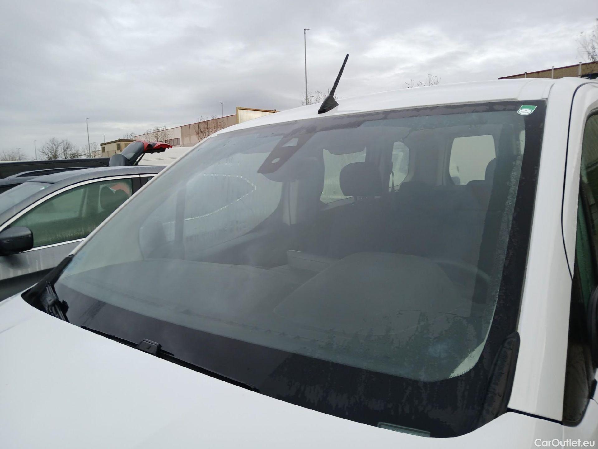  Peugeot  RIFTER PEUGEOT  / 2018 / 5P / monovolumen compacto Active Pack Standard BlueHDi 73kW #18