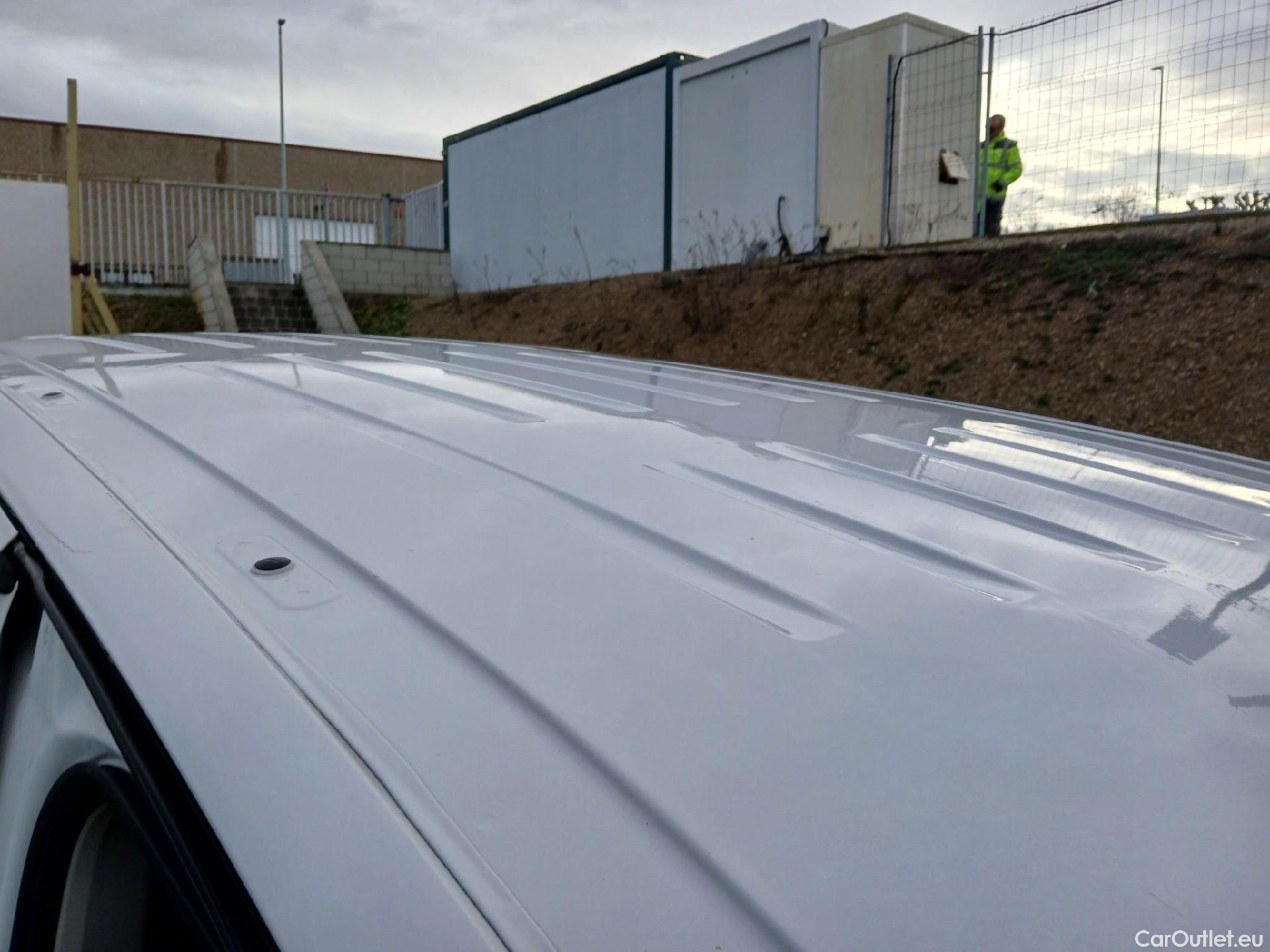  Peugeot  RIFTER PEUGEOT  / 2018 / 5P / monovolumen compacto Active Pack Standard BlueHDi 73kW #42