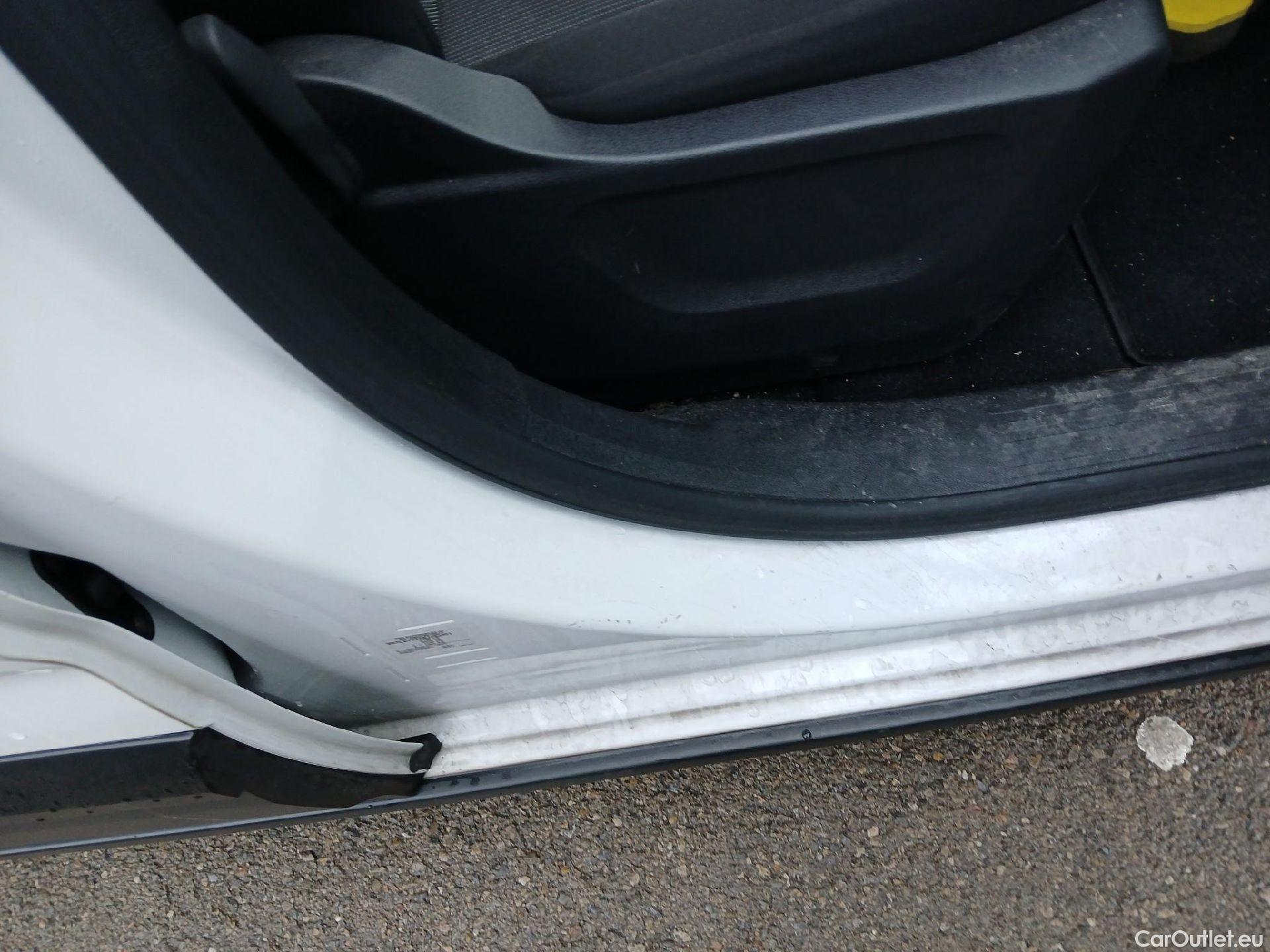  Peugeot  RIFTER PEUGEOT  / 2018 / 5P / monovolumen compacto Active Pack Standard BlueHDi 73kW #40