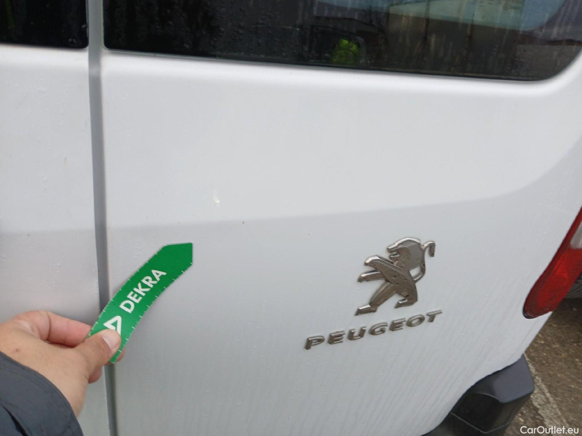  Peugeot  RIFTER PEUGEOT  / 2018 / 5P / monovolumen compacto Active Pack Standard BlueHDi 73kW #32