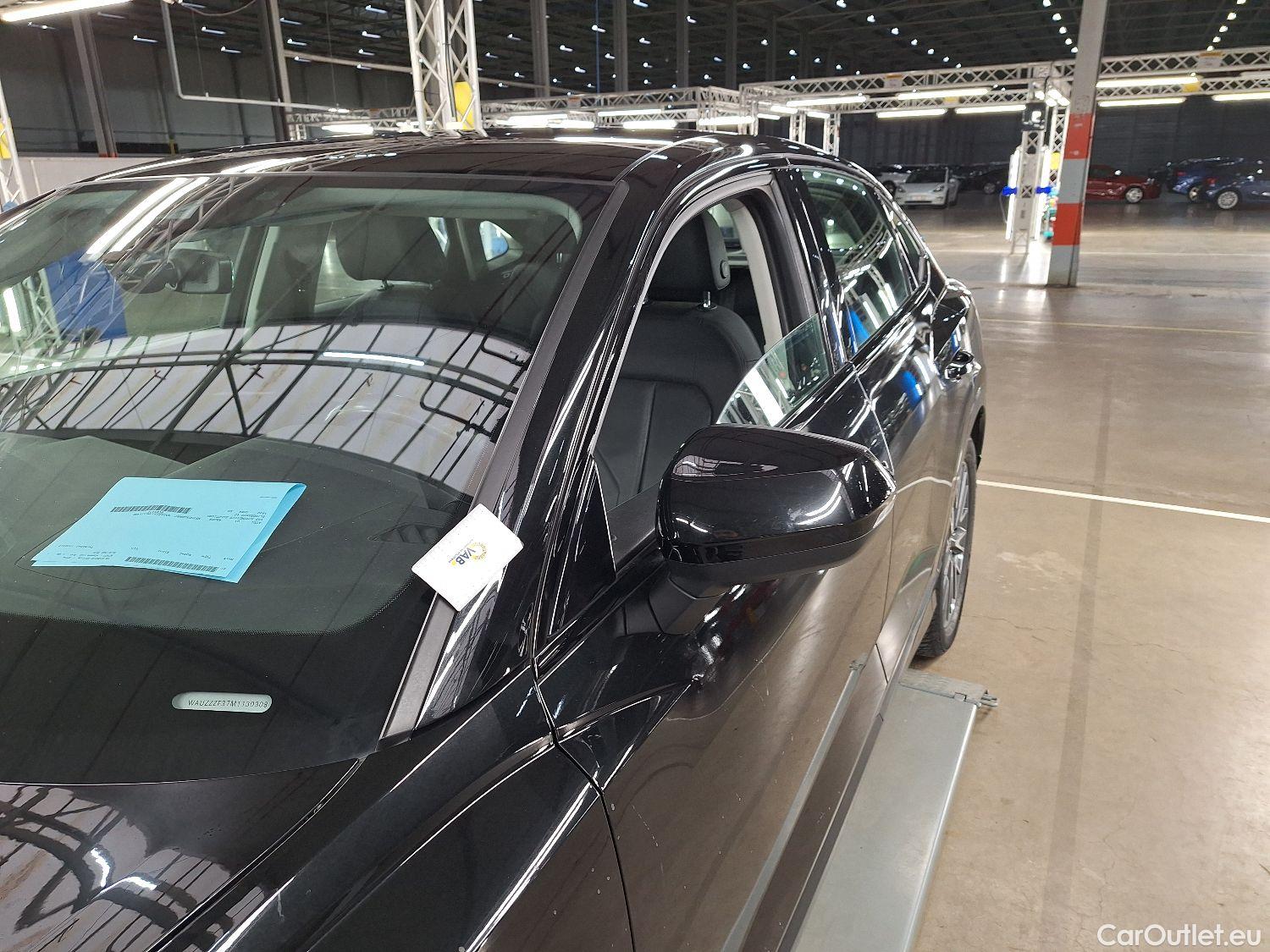  Audi  Q3 Audi,  SB '19, Audi  Sportback 35 TDI S tronic Quattro 5d #25