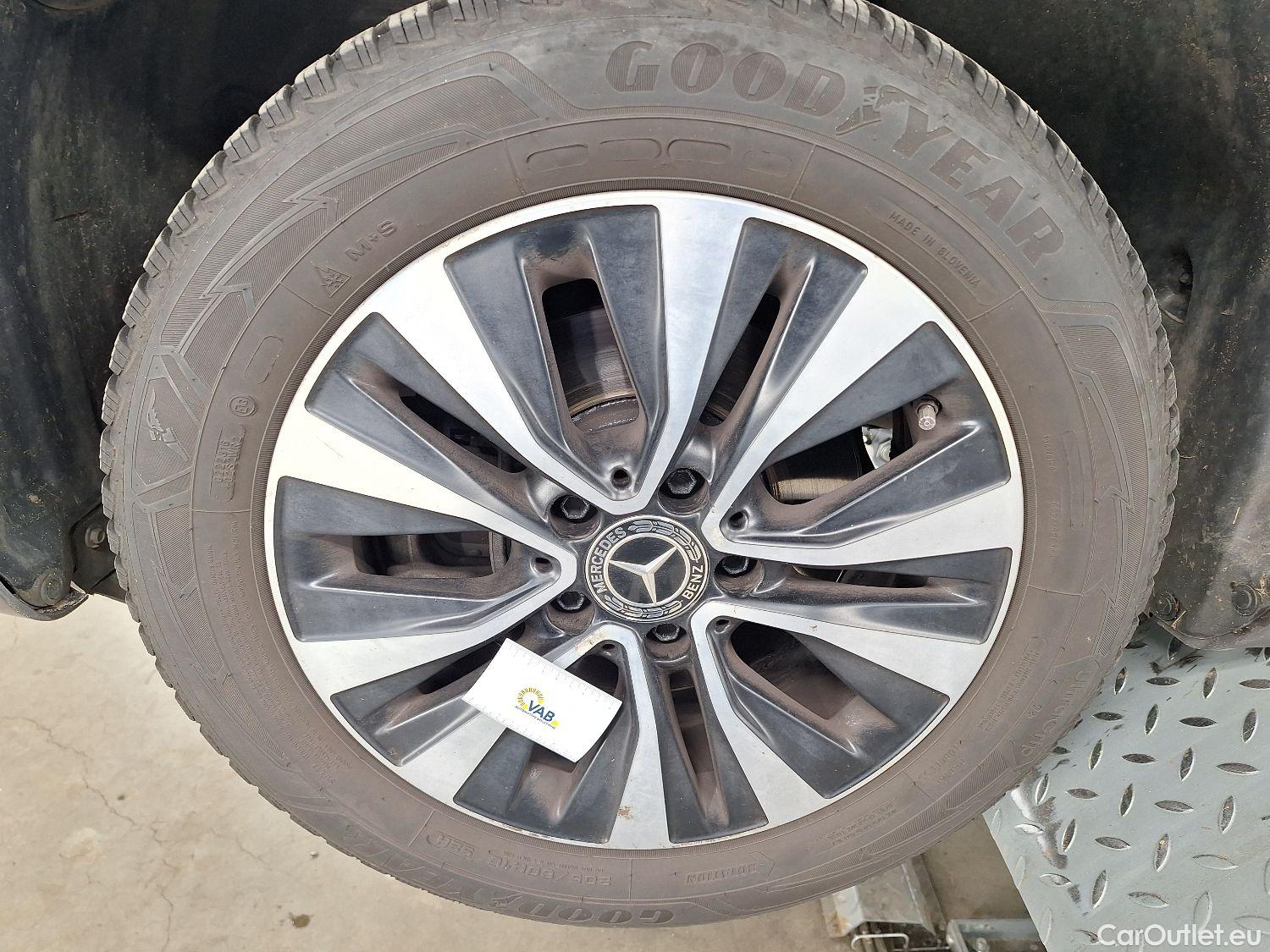  Mercedes  A-Klasse Mercedes, A-Class Berline '18, Mercedes-Benz  Limousine A 180d Business S #12