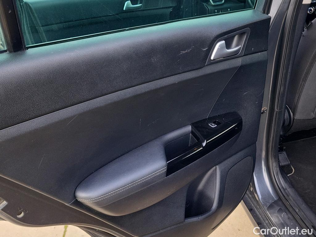  KIA  Sportage KIA  1.6MHEV Drive 100kW(136CV) 4x2(Crist Tintados) #23