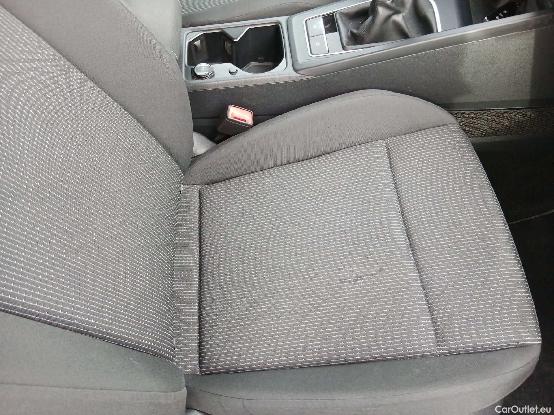  Volkswagen  Golf  VOLKSWAGEN / 2020 / 5P / berlina con portón 2.0 TDI 85kW (115CV) #28