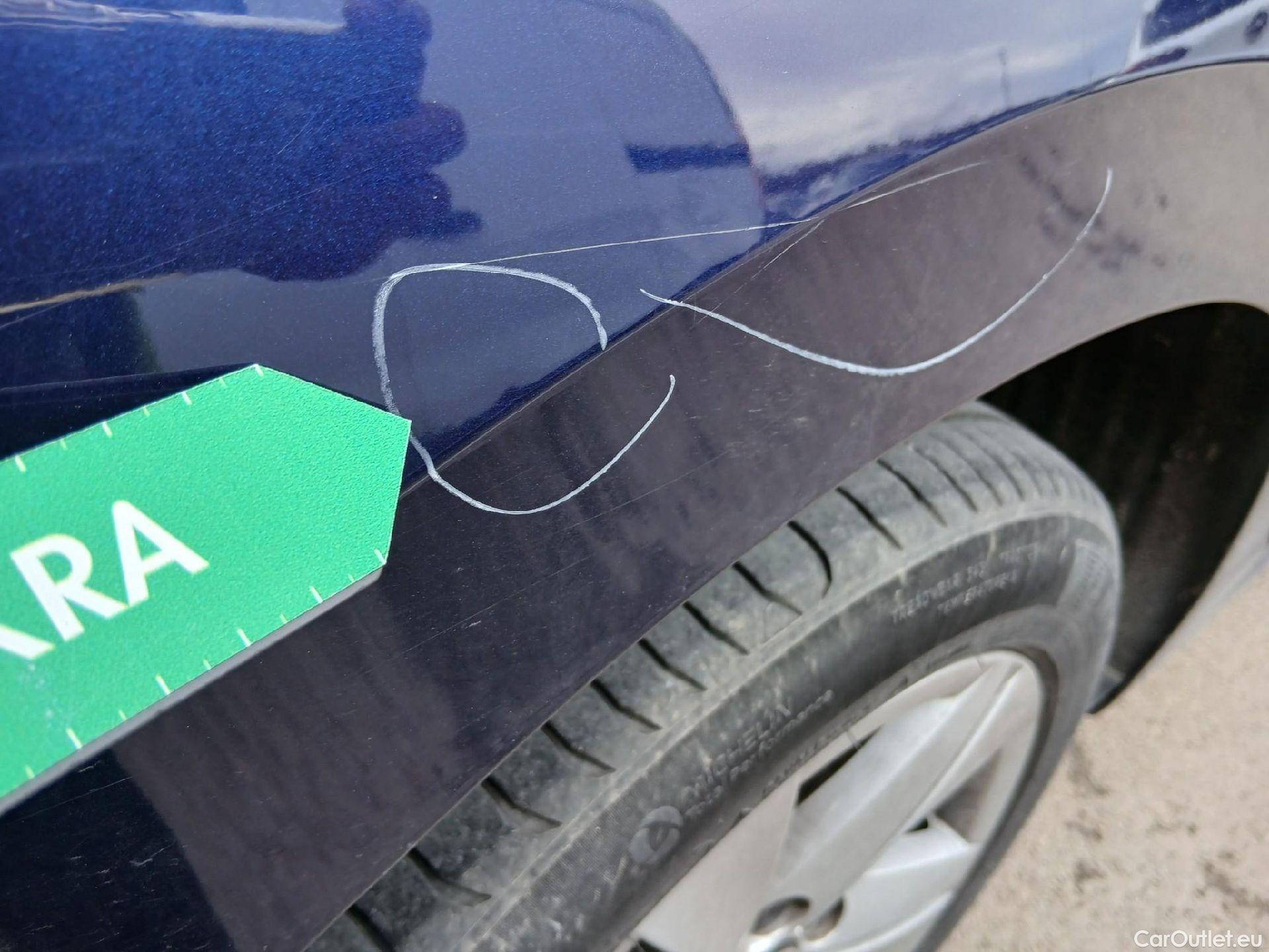  Volkswagen  Golf  VOLKSWAGEN / 2020 / 5P / berlina con portón 2.0 TDI 85kW (115CV) #24