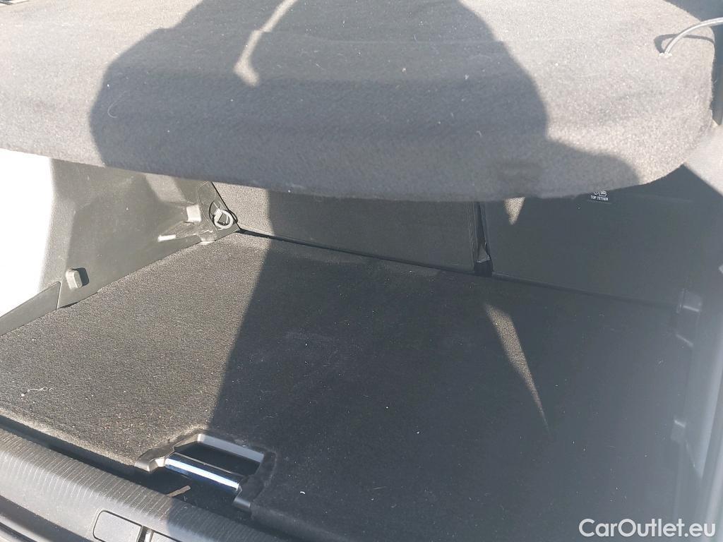  Peugeot  2008 PEUGEOT  / 2019 / 5P / todoterreno Allure BlueHDI 81kW (110CV) #13