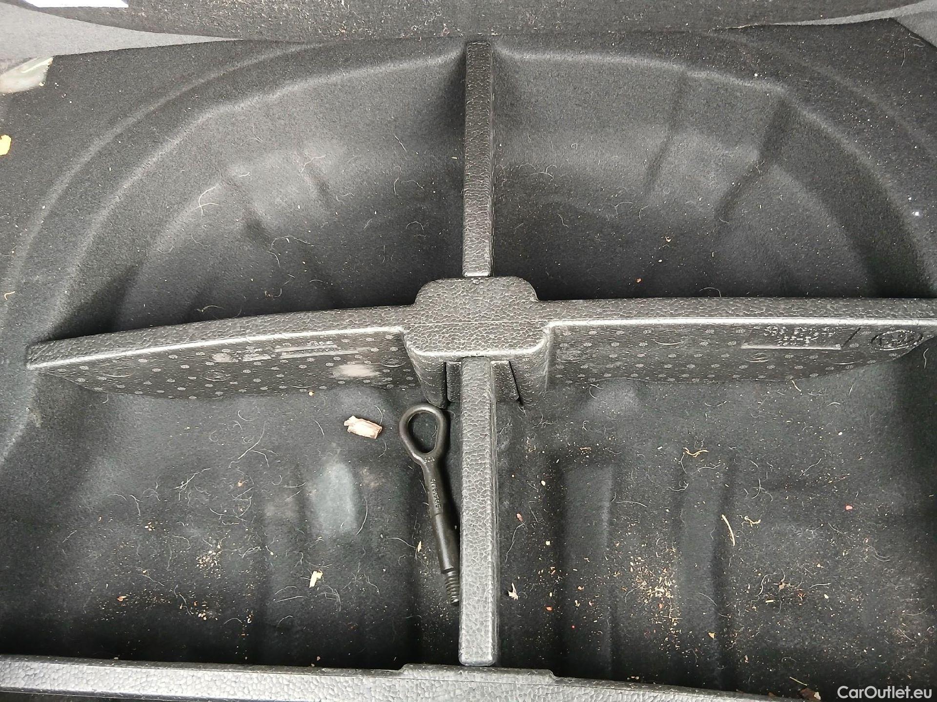  Volkswagen  Golf  VOLKSWAGEN / 2020 / 5P / berlina con portón 2.0 TDI 85kW (115CV) #2