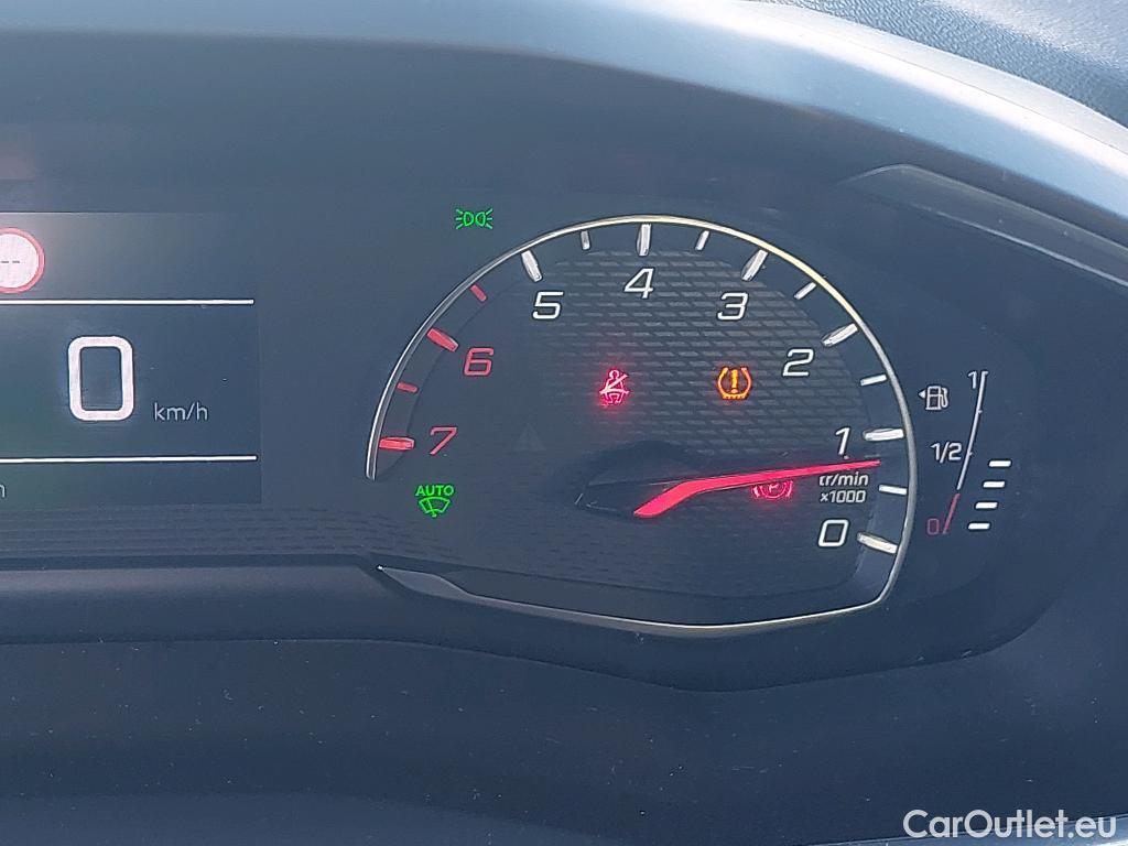  Peugeot  2008 PEUGEOT  / 2019 / 5P / todoterreno Allure BlueHDI 81kW (110CV) #18