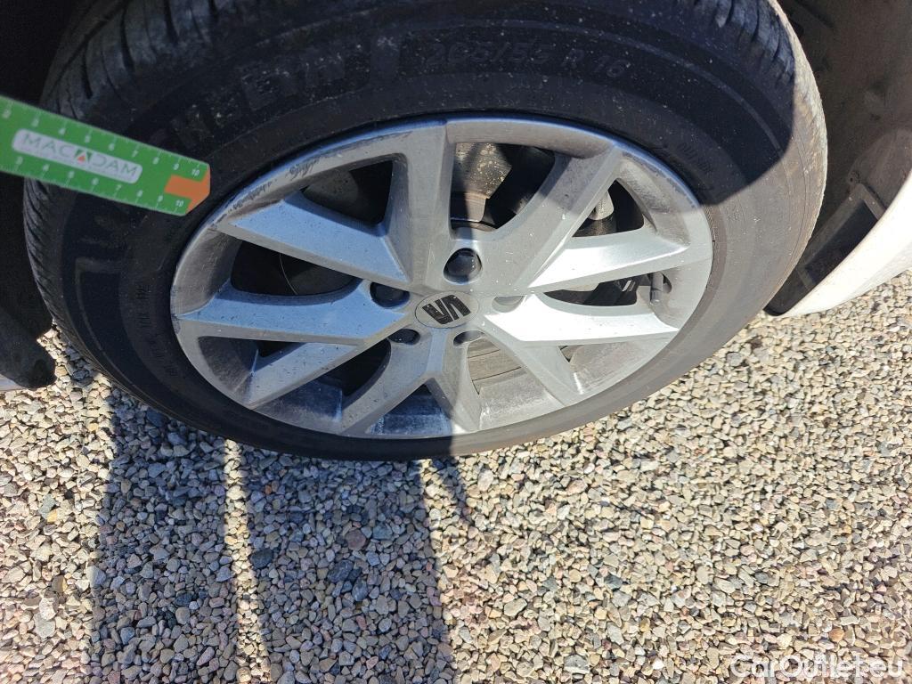  Land Rover  Discovery SEAT Nuevo León / 2020 / 5P / berlina con portón 2.0 TDI 85kW S&S Style Go (AC3) #4