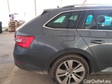  Skoda  Superb SKODA  WAGON / 2019 / 5P / STATION WAGON 2.0 TDI 90KW STYLE DSG #39