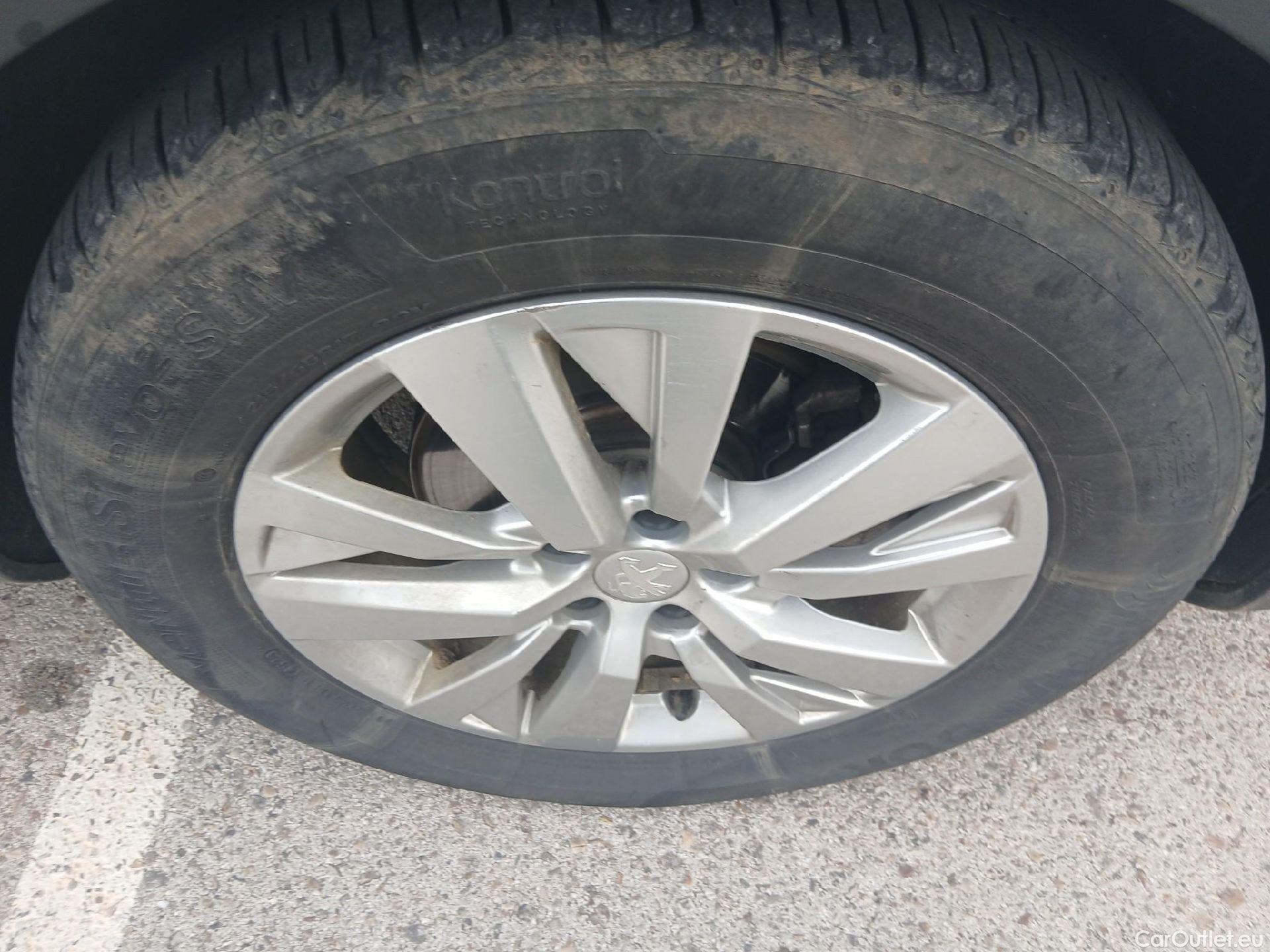  Peugeot  3008 PEUGEOT  / 2016 / 5P / todoterreno 1.5 BlueHDi 96kW (130CV) S&S Style #31