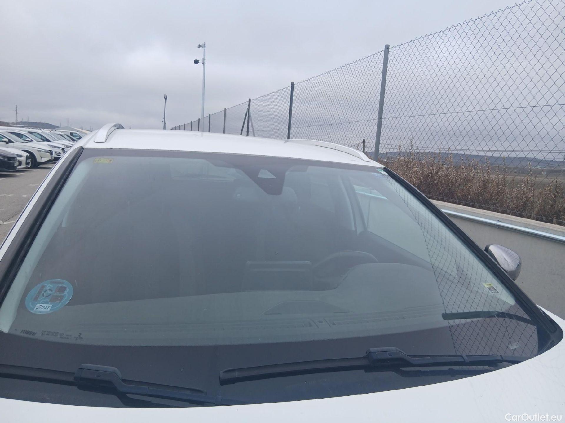  Peugeot  3008 PEUGEOT  / 2016 / 5P / todoterreno 1.5 BlueHDi 96kW (130CV) S&S Style #19