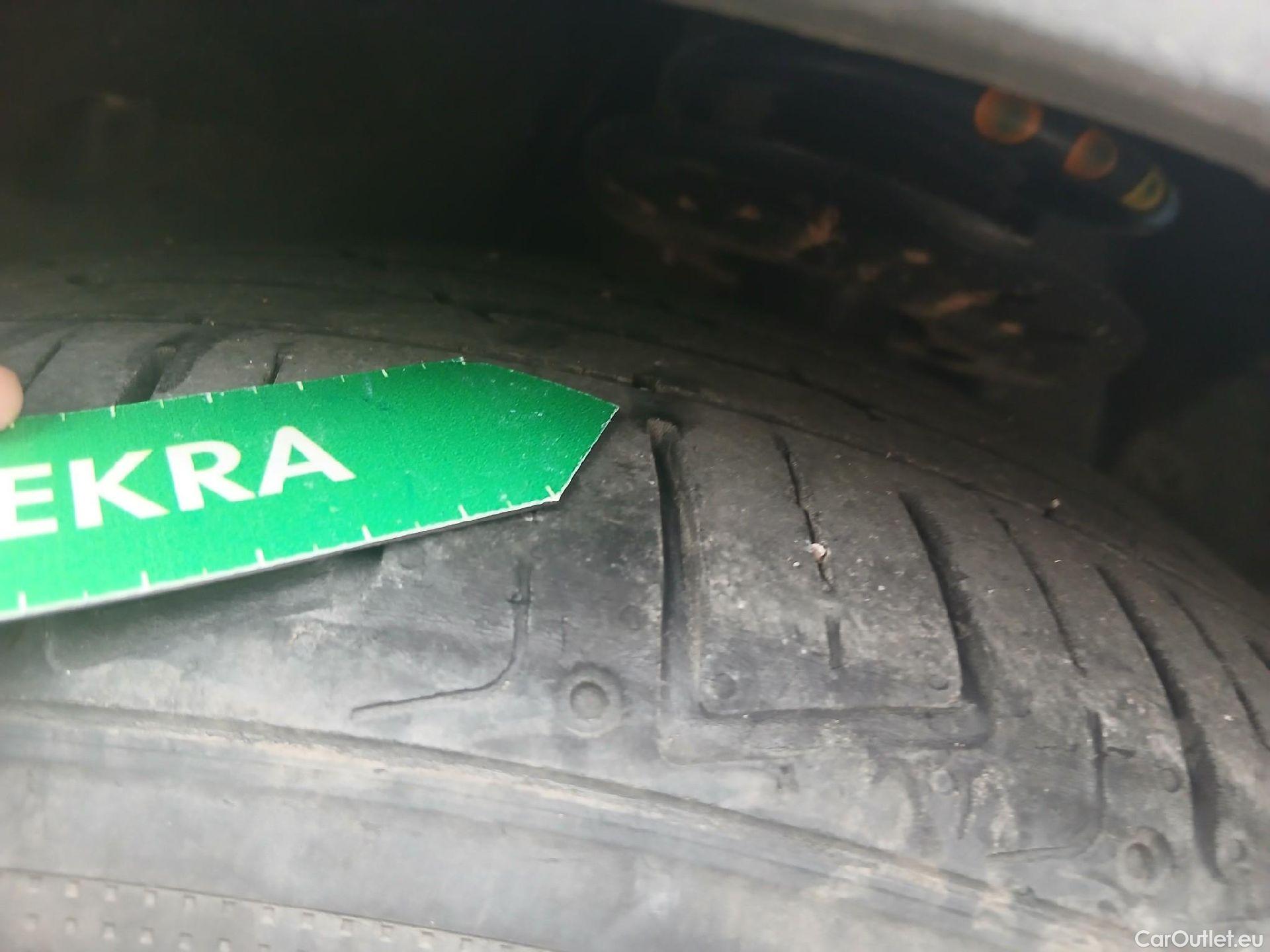  Peugeot  3008 PEUGEOT  / 2016 / 5P / todoterreno 1.5 BlueHDi 96kW (130CV) S&S Style #3