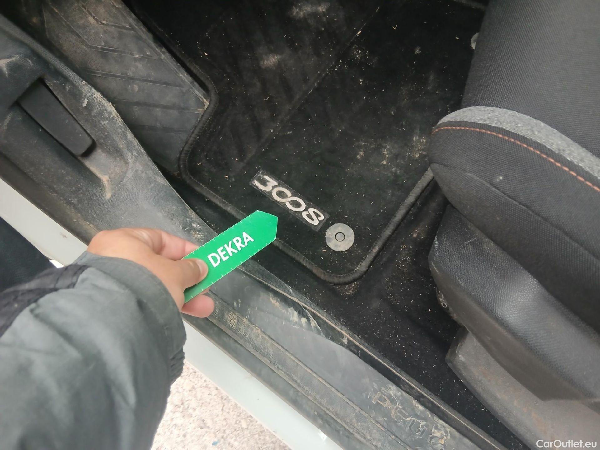  Peugeot  3008 PEUGEOT  / 2016 / 5P / todoterreno 1.5 BlueHDi 96kW (130CV) S&S Style #9