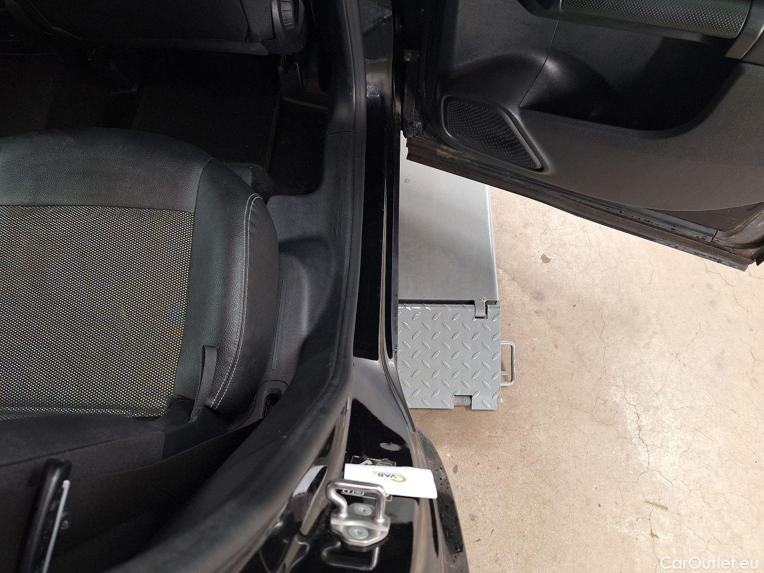  Mercedes  GLB Mercedes,  '19, Mercedes-Benz   200 d Business Solution 5d #33