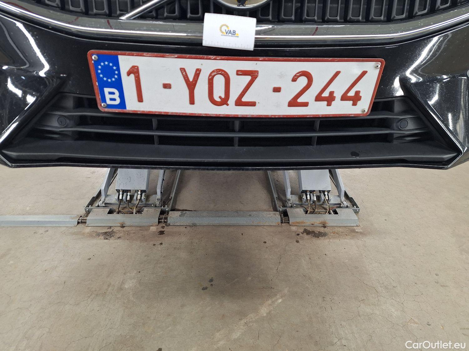  Volvo  V60 Volvo,  '18, Volvo  D3 Geartronic Momentum Pro 5d #55