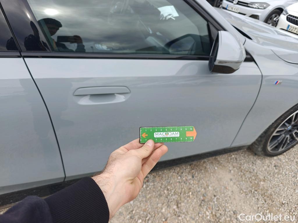  Land Rover  Discovery BMW i5 / 2023 / 5P / familiar eDrive40 #47