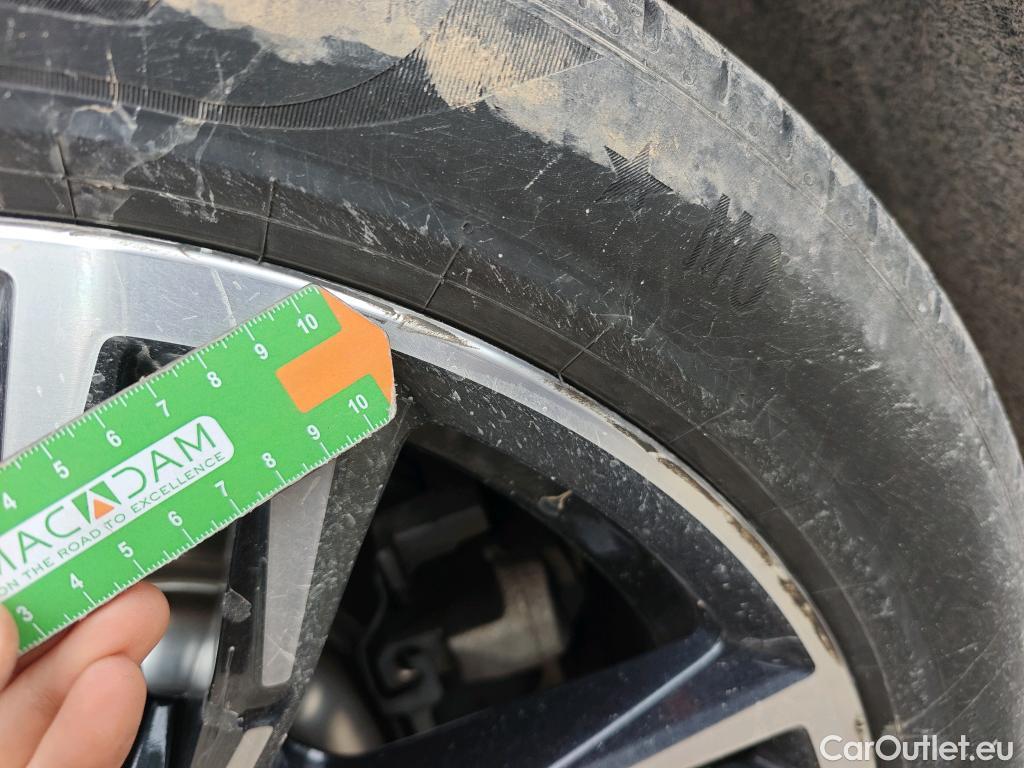  Land Rover  Discovery BMW i5 / 2023 / 5P / familiar eDrive40 #46