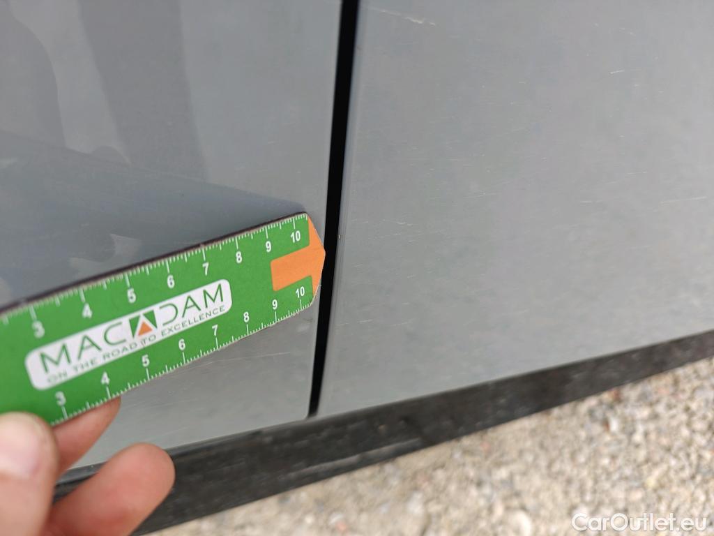  Land Rover  Discovery BMW i5 / 2023 / 5P / familiar eDrive40 #49