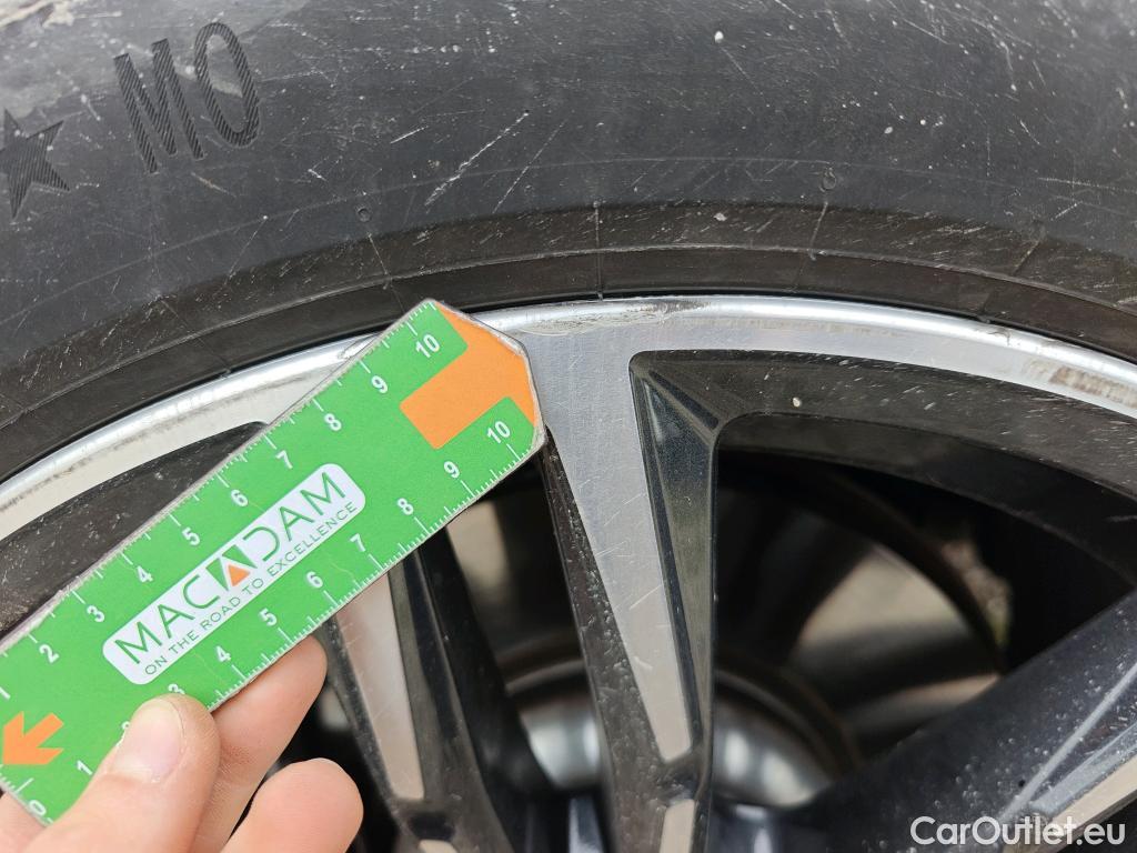  Land Rover  Discovery BMW i5 / 2023 / 5P / familiar eDrive40 #5