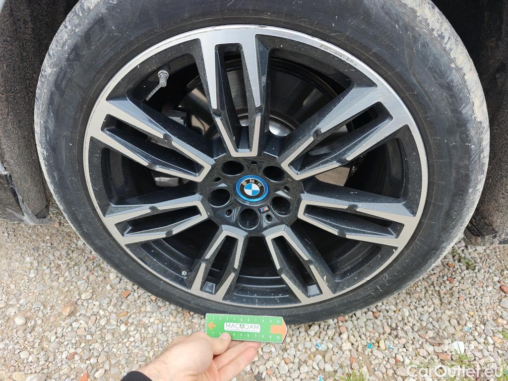  Land Rover  Discovery BMW i5 / 2023 / 5P / familiar eDrive40 #4