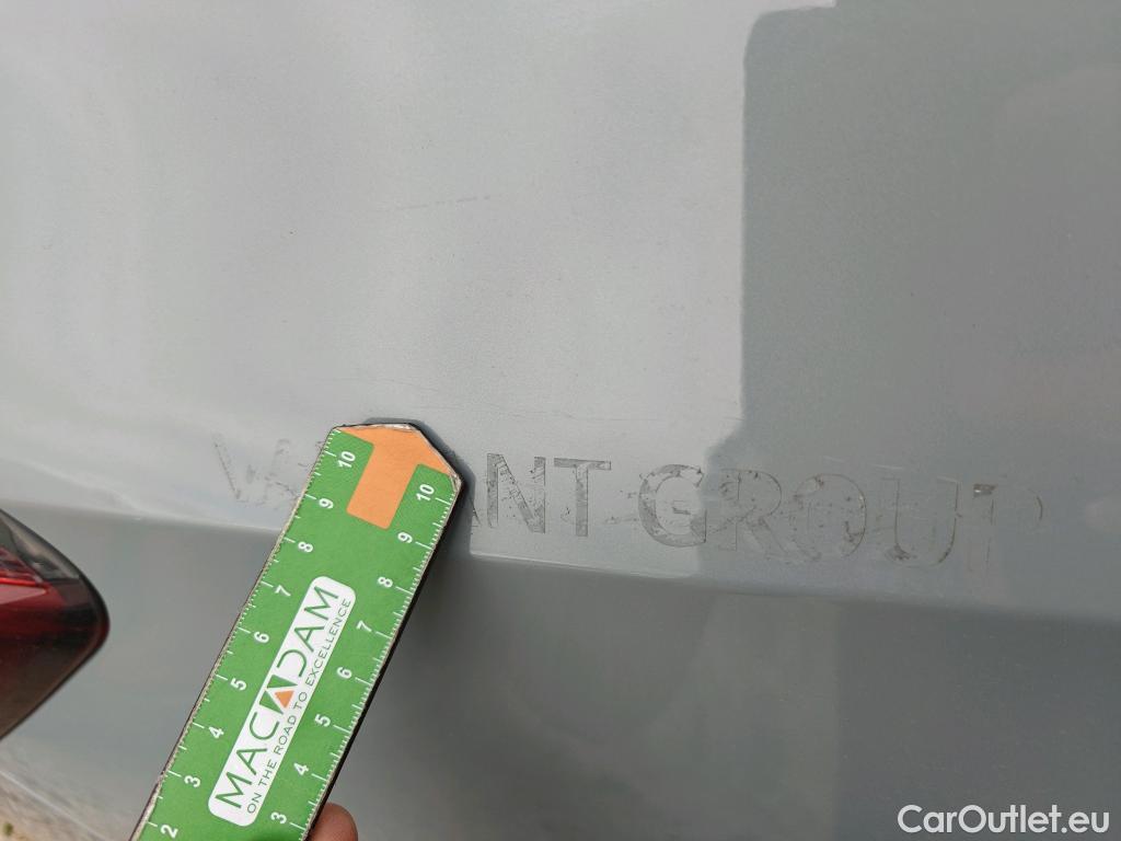  Land Rover  Discovery BMW i5 / 2023 / 5P / familiar eDrive40 #26