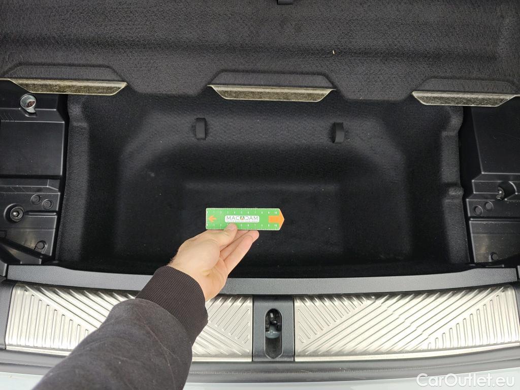  Land Rover  Discovery BMW i5 / 2023 / 5P / familiar eDrive40 #16