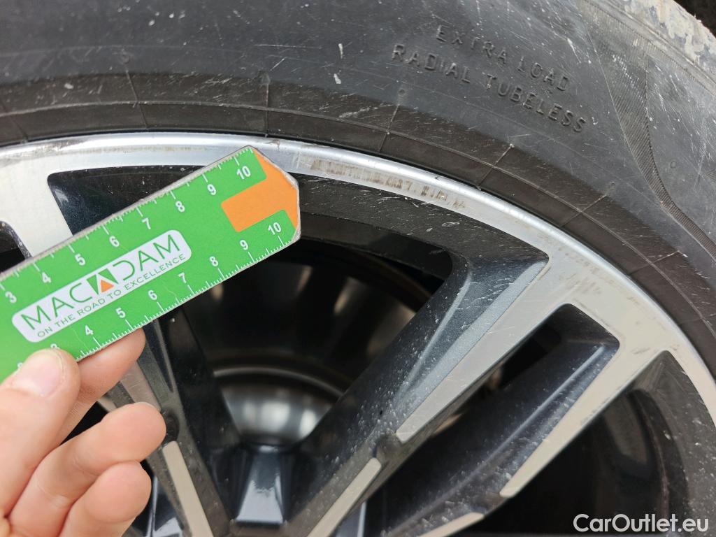  Land Rover  Discovery BMW i5 / 2023 / 5P / familiar eDrive40 #6